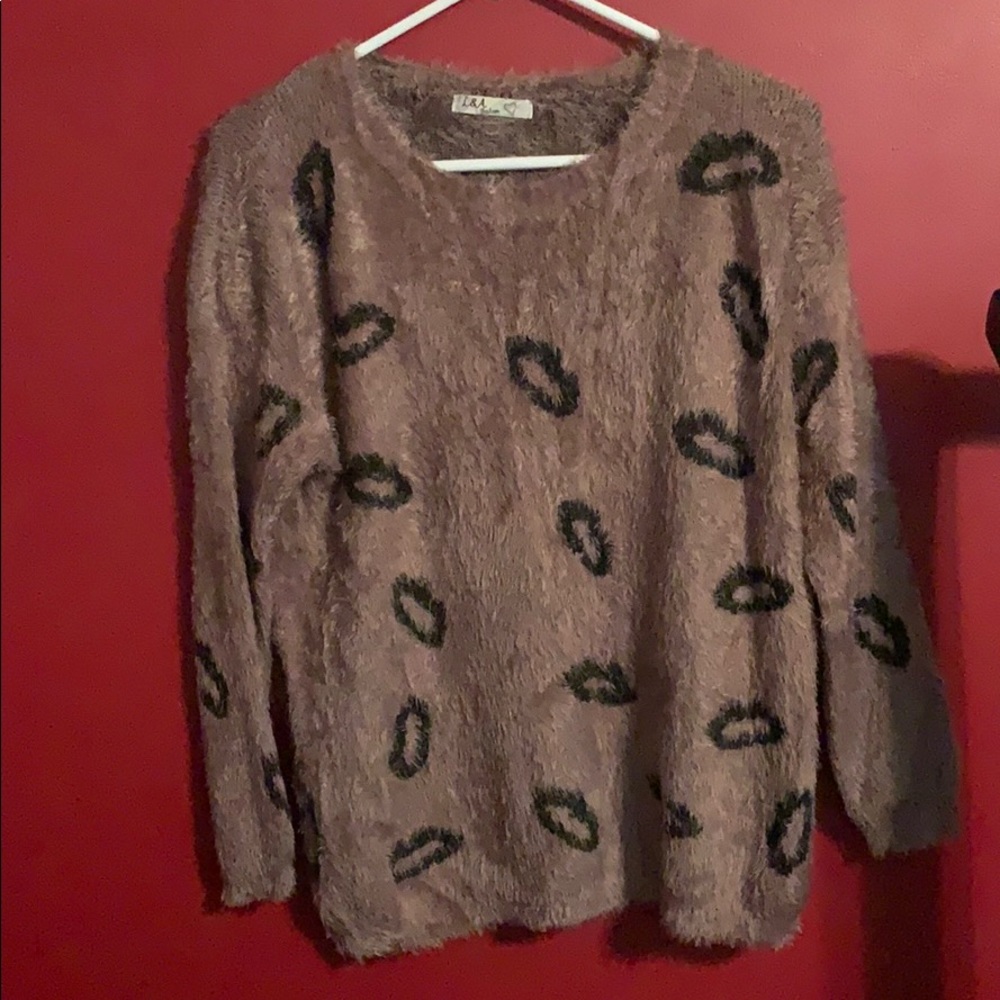 Sweater with lips pattern